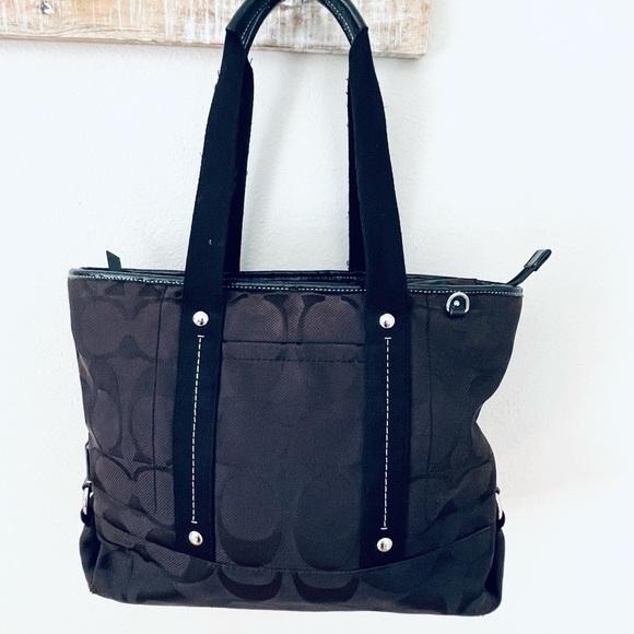Coach Canvas Tote โ Black with Pink Interior, Stylish & Functional! ๐๐ - Picture 4 of 16